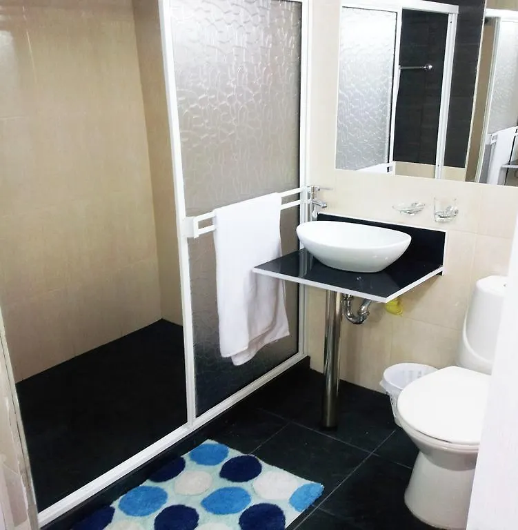 Maloka Hostel מדיין 0*,